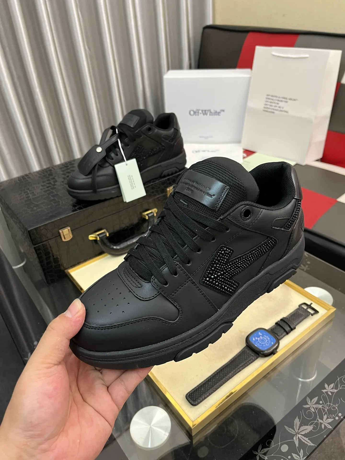 Men's shoes 💰660⌚️⌚️ OFF-White C/O VirGil Abloh fashionable and versatile casual shoes. Exclusive first release of the new model. Made of environmentally friendly cowhide leather and mesh fabric upper material. The insole is embedded with foam cushioning EVA material. The correct midsole is equipped with EVA lightweight cushioning. External tooth nail rubber outsole. The correct accessories are customized simultaneously. Women's model: 35-40 Men's model: 39-45